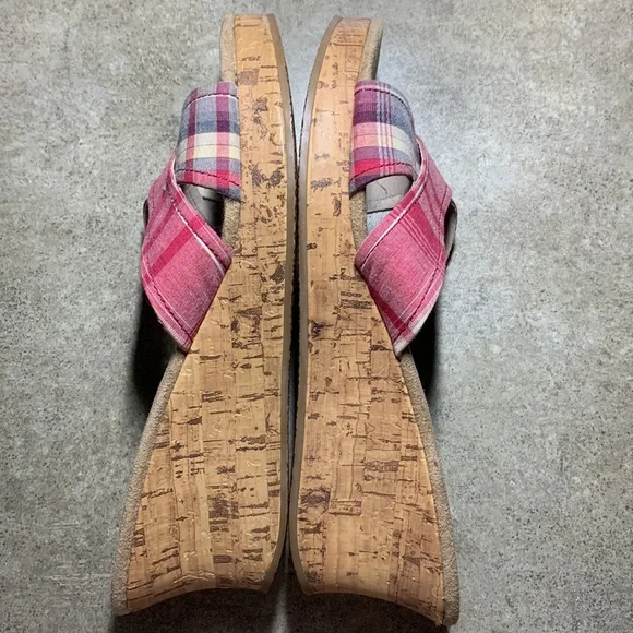 Mudd Red plaid wedge shoes - Picture 4 of 7